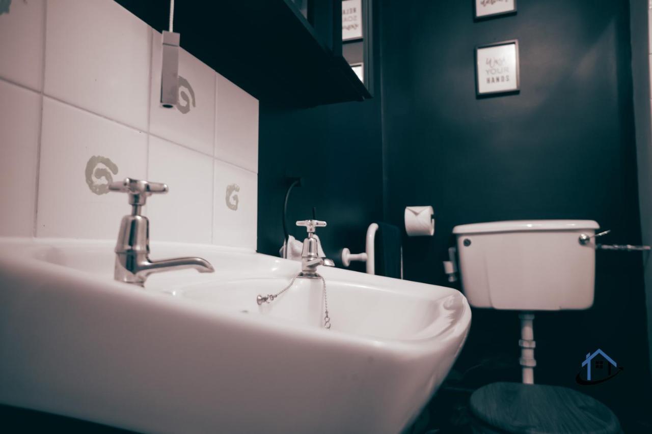 Flat 1 - King Bed, Parking, Workspace, Wi-Fi, Corporates Nottingham Exteriör bild